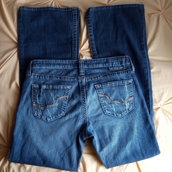 Jean Bundle - Picture 3 of 13